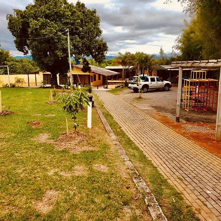 Villa Chacara Charmosa Com Piscina, Campo De Futebol Guaratinguetá Exterior foto